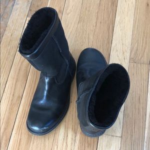 UGG suede and leather sheepskin boots fits woman 6